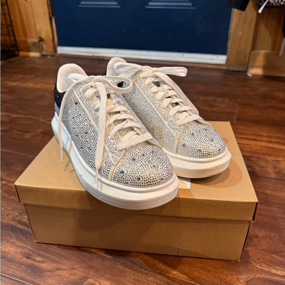 Steve Madden Gasp Rhinestone Sneakers Size 9